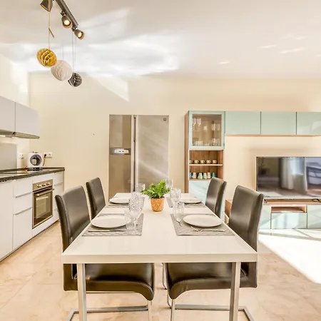 Life El Presidente Penthouse Pool View *